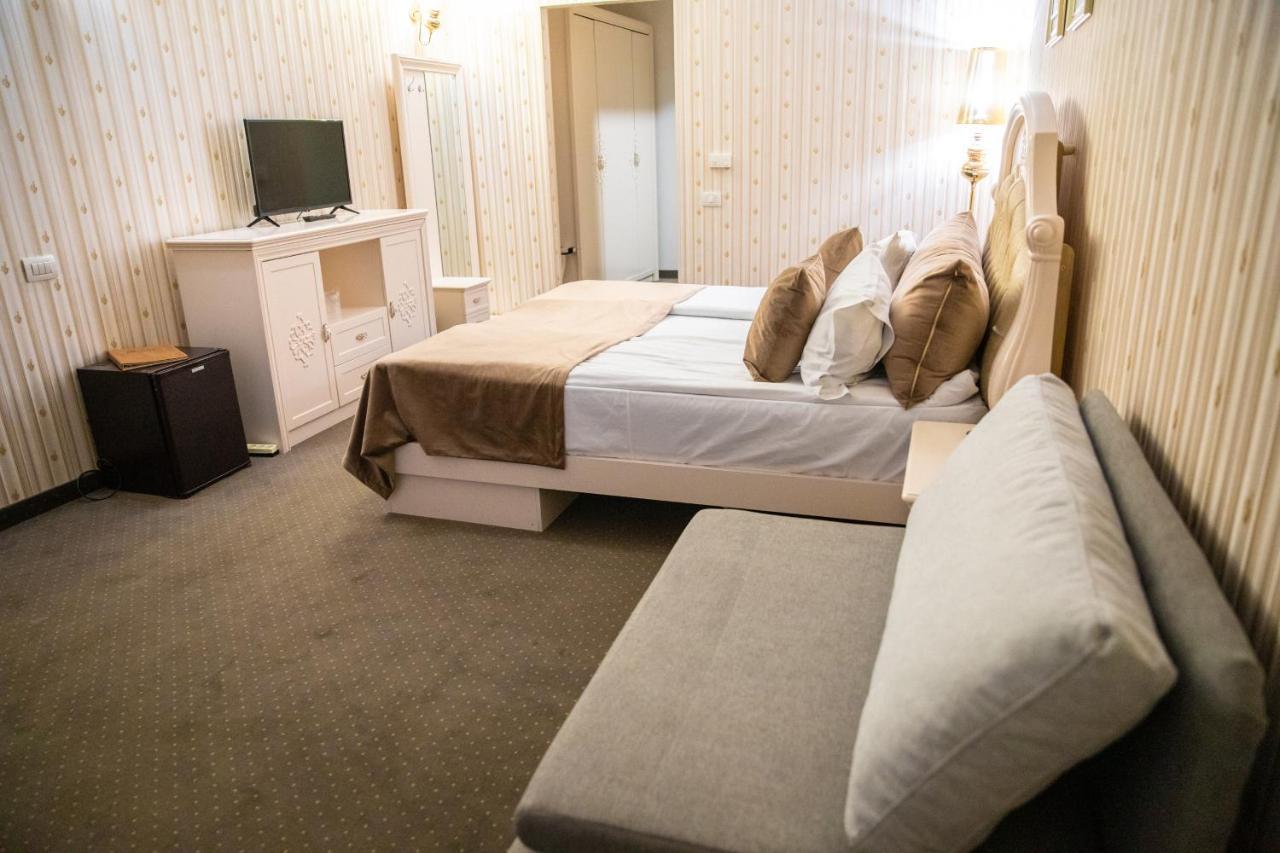 Hotel Carpathia Sinaia Exterior photo